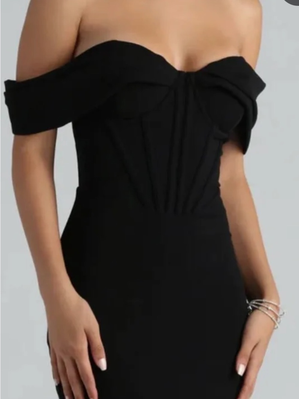 Windsor Black One-Shoulder Bodycon Dress